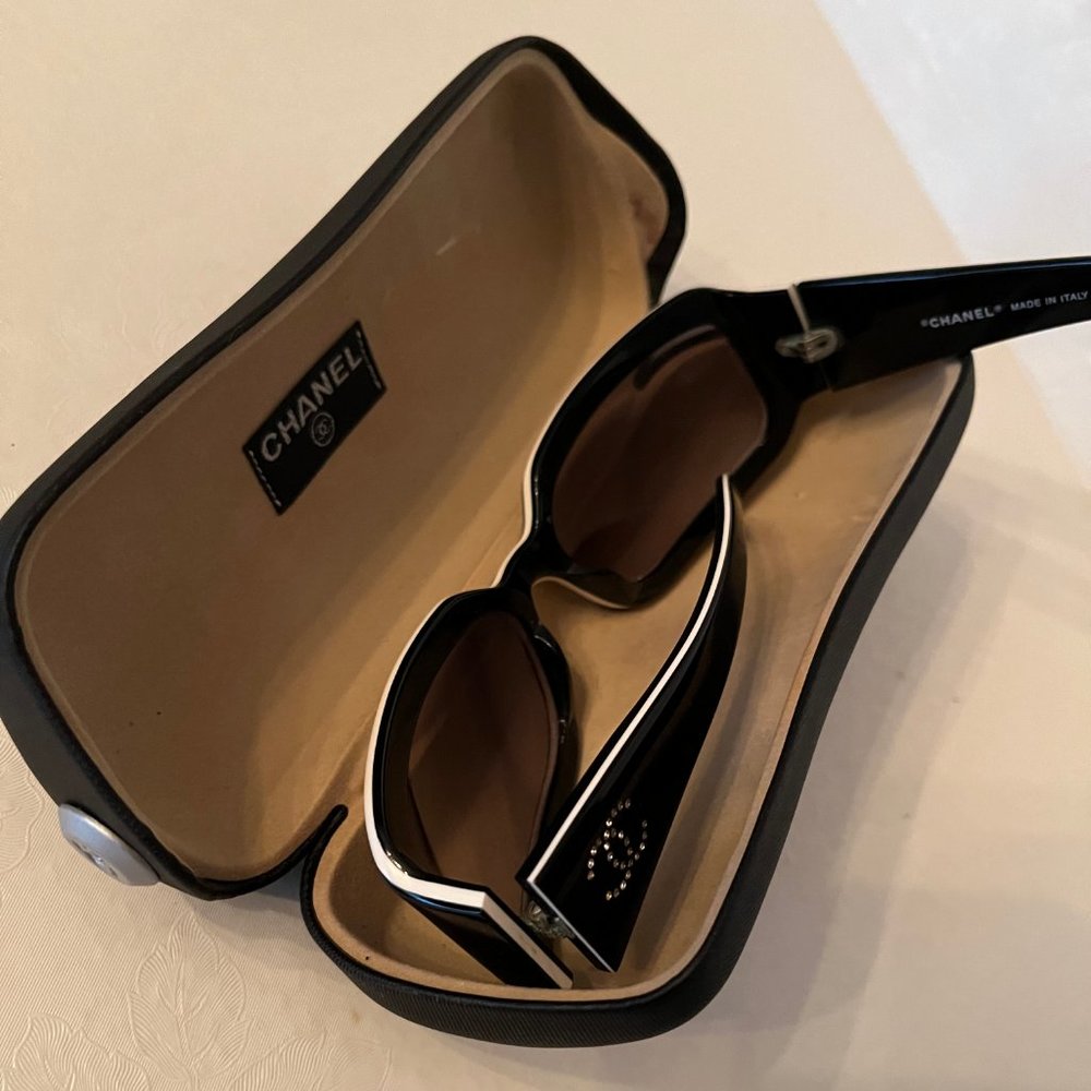 HTF Chanel sunglasses Swarovski black and white Great cond.